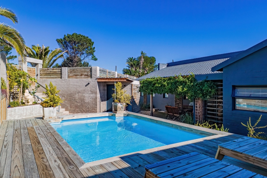 6 Bedroom Property for Sale in Seaside Longships Western Cape
